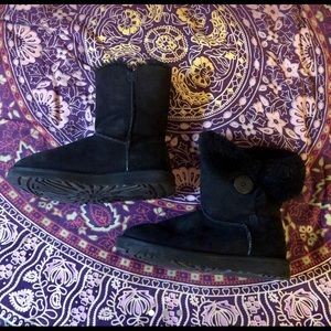 Women’s Black Uggs